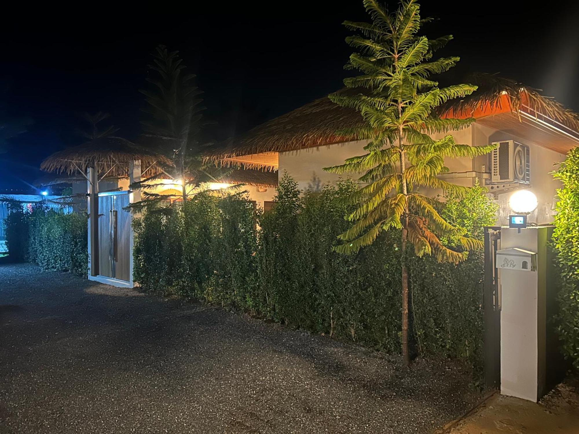 Rock Reef Aonang Villa Ban Nong Thale Exterior photo